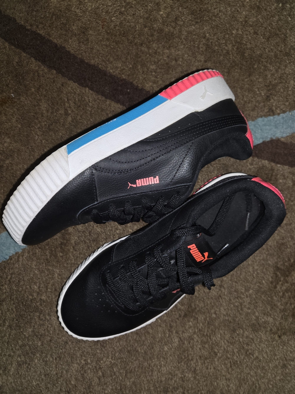Puma Black Sneakers with Pink and Blue Accents Casual Platform Comfortable SZ 9